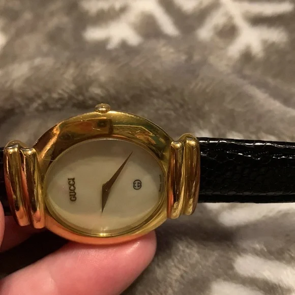 Vintage Gucci watch 5300M series excellent condition for a vintage piece